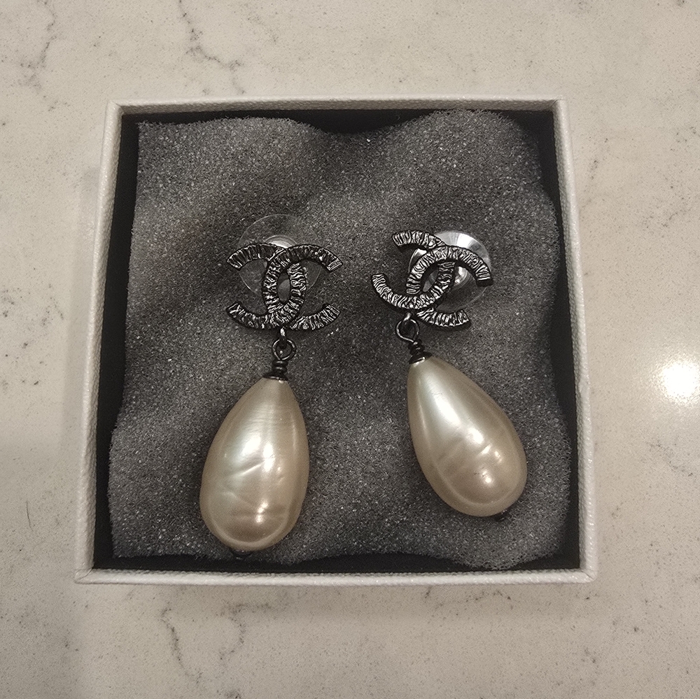 A beautiful pair of CHANEL dangle pearl earrings!